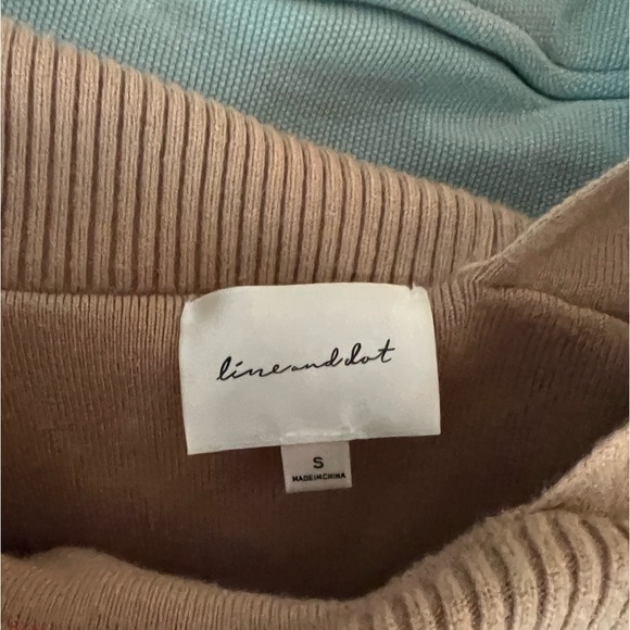 Line and Dot asymmetrical sweater - Picture 2 of 2